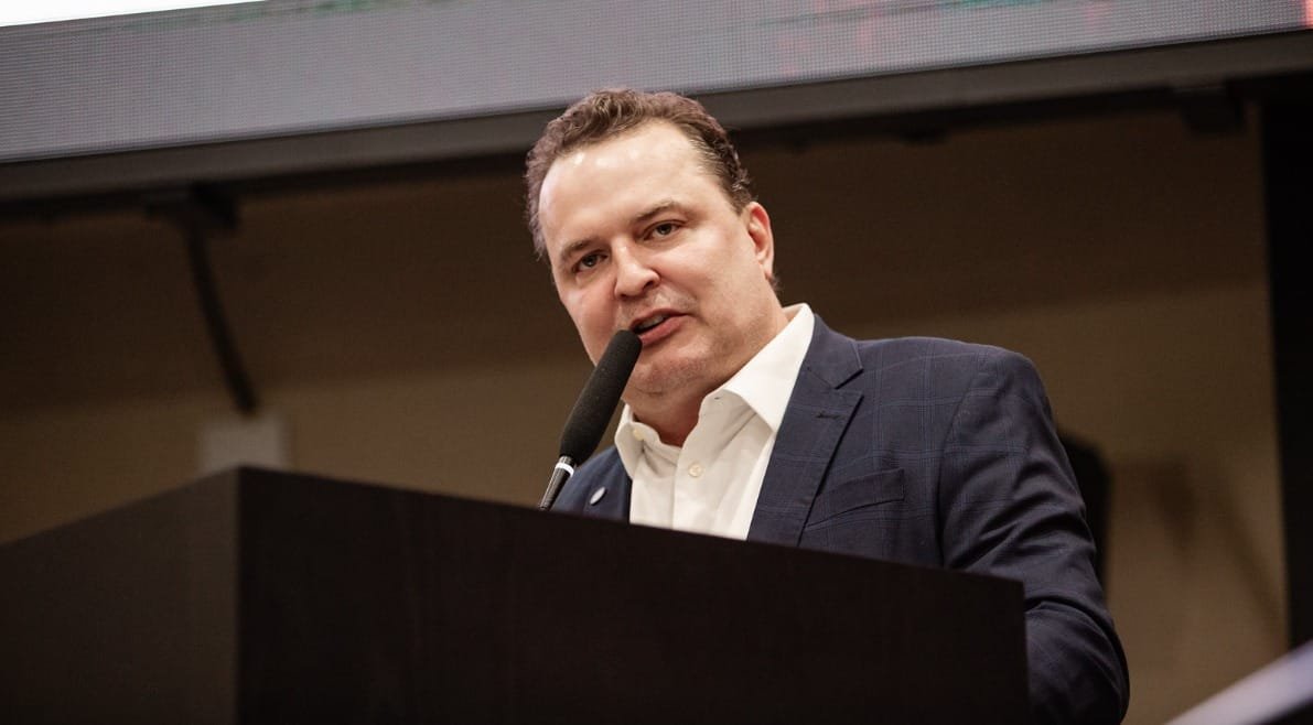 Max Russi votará contra veto de Pivetta sobre Creche do Idoso, mas prioriza diálogo consensual
