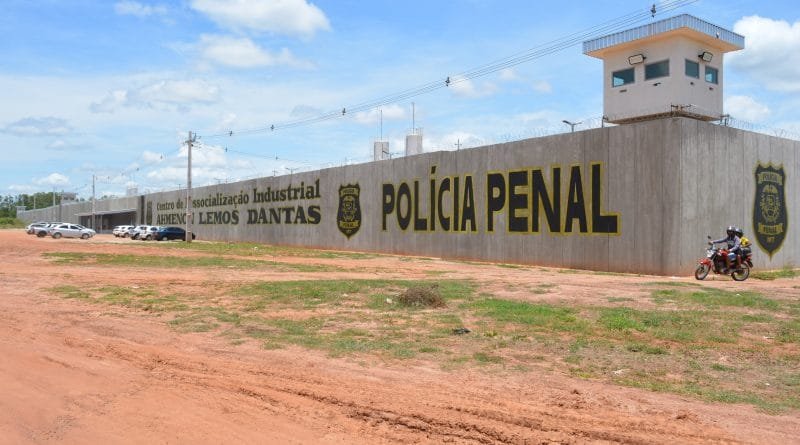 Operação Insídia: PC prende professora e policial penal por facilitar entrada de celulares em presídio de Várzea Grande
