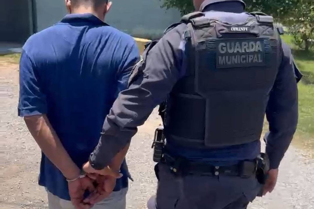 Homem é preso em flagrante por agredir namorada com faca em Várzea Grande