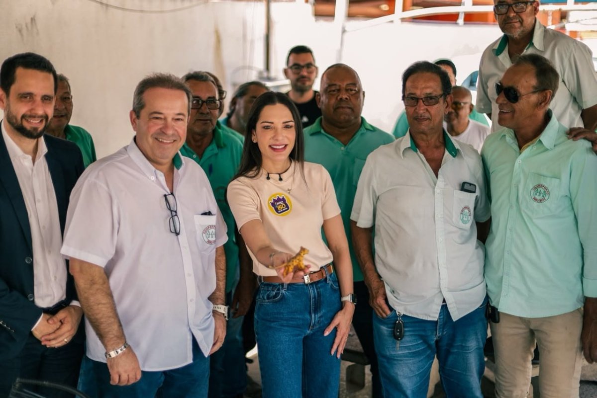 Janaina Riva se compromete com representatividade dos taxistas no Senado durante encontro em Várzea Grande