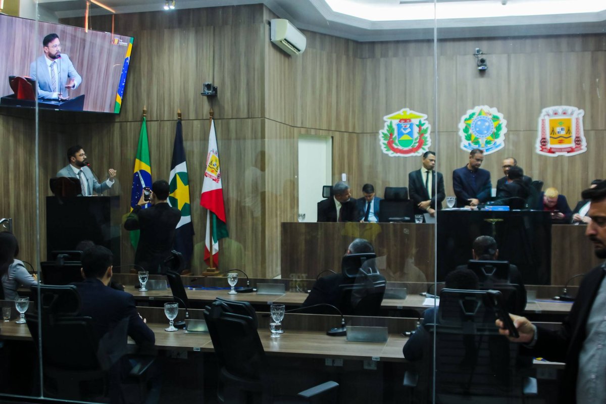 Várzea Grande aprova novos planos de carreiras e salários para servidores municipais
