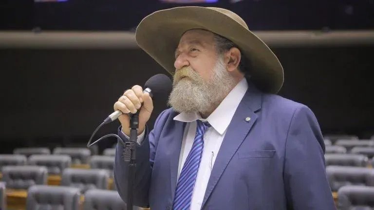 Nelson Barbudo questiona vantagem de Lula sobre Flávio Bolsonaro em pesquisa: 'Acredito que está empatado'