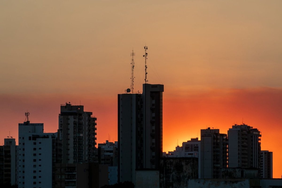 Cuiabá reorganiza rotina de agentes de saúde para proteger profissionais do calor extremo