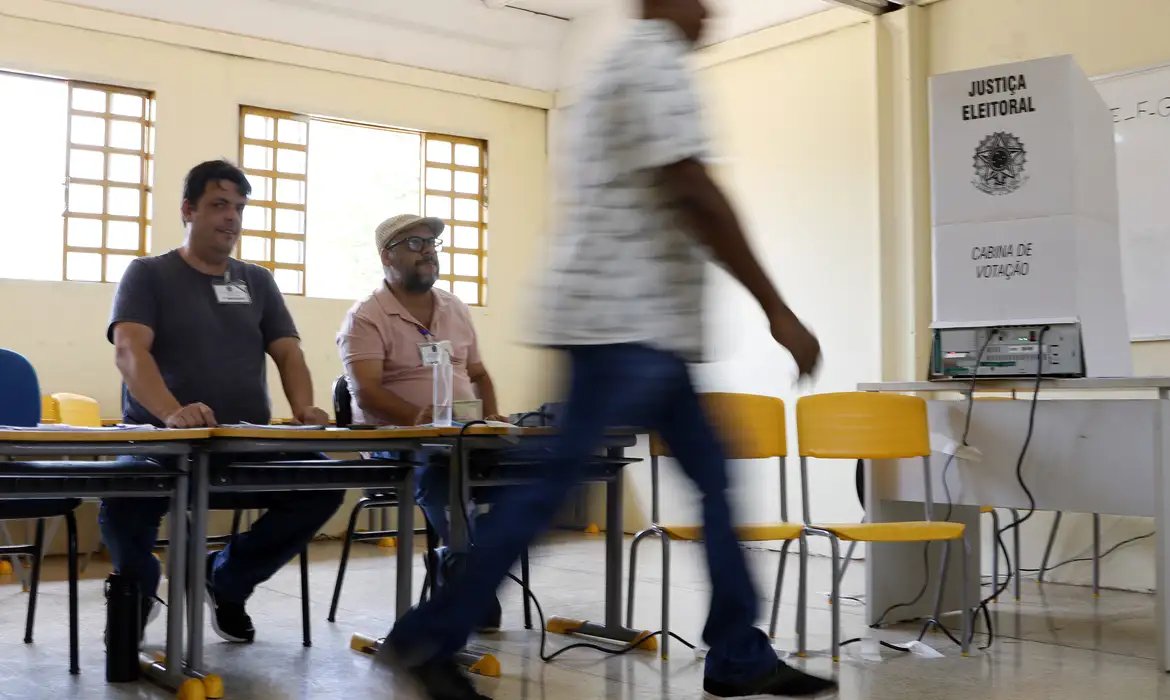 158,7 Milhões de Eleitores Votam em Todo o Brasil Neste Domingo