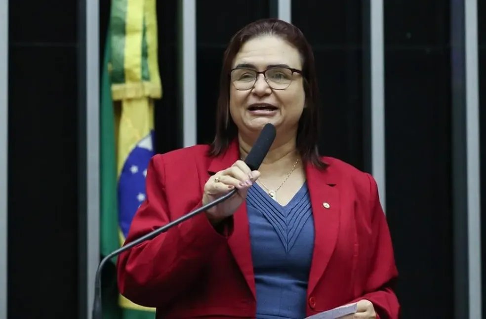Rosa Neide desafia críticos de Lula: 