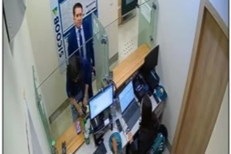 Câmeras capturam presidente afastado do TCE sacando R$ 500 mil em espécie dentro da instituição