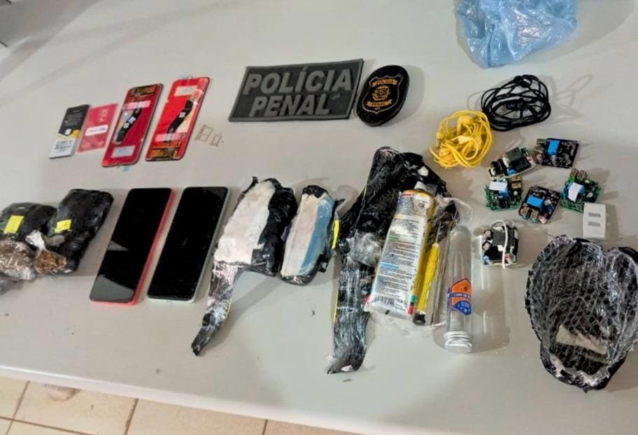 Policial penal e detento são presos por esquema de entrada de drogas e celulares em presídio de Tangará da Serra