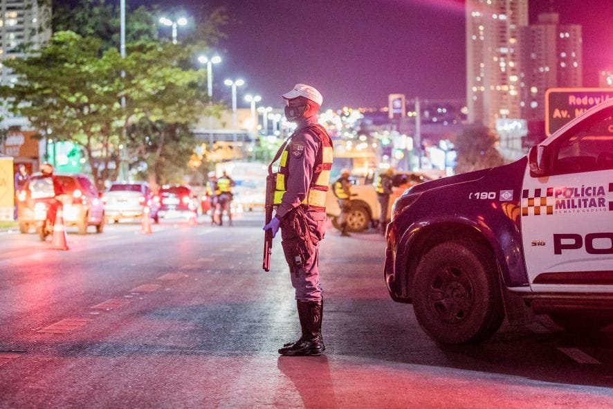 Operação Lei Seca em Cuiabá: sete motoristas presos por dirigir alcoolizado em blitz noturna