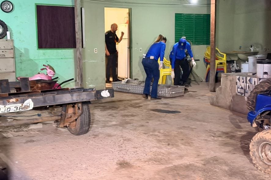 Homem é encontrado morto a facadas em casa com indícios de confronto em Cuiabá