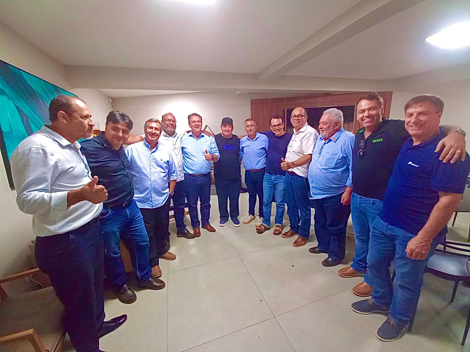 Nininho reúne ministro da Agricultura Carlos Favaro e lideranças politicas durante almoço