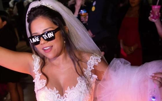 Noiva esconde gravidez da família e faz surpresa durante casamento