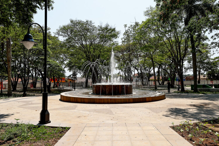 Obra de reforma da Praça Dom Wunibaldo e construção de cobertura na Rua Quinco Caldas em Chapada dos Guimarães será entregue em dezembro