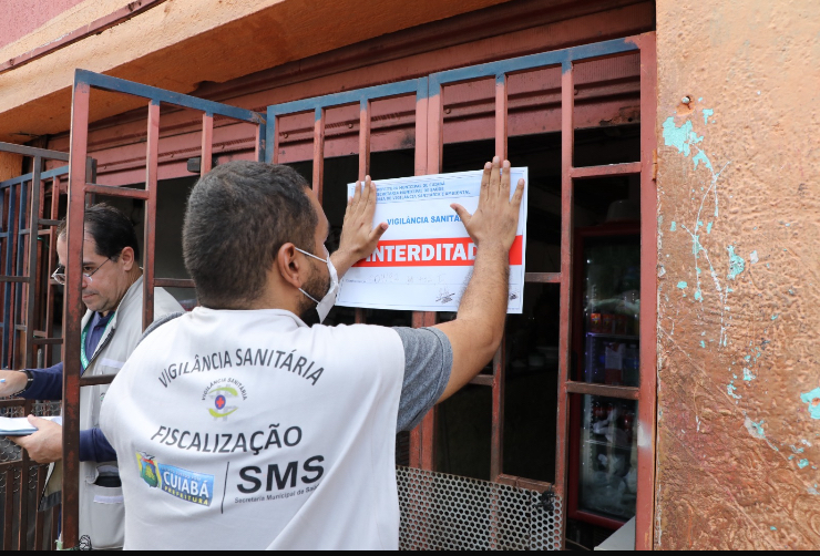 Operação fecha bar que vendia alimentos vencidos no Centro