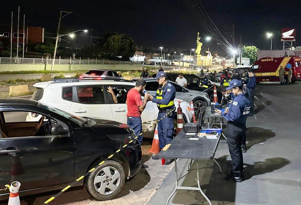 Operação Lei Seca resulta na prisão de três pessoas por embriaguez e remoção de 42 veículos