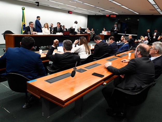 Parlamentares destinam R$ 4 bilhões para Fundo Eleitoral