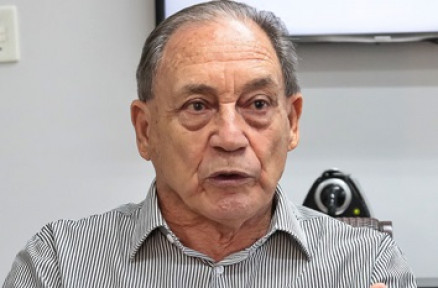 Parlamentares longe da tribuna