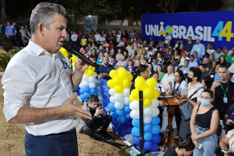 Partidos deixam convenções para última hora