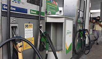 Partidos questionam decreto que obriga postos a informarem preços de combustíveis antes da redução do ICMS