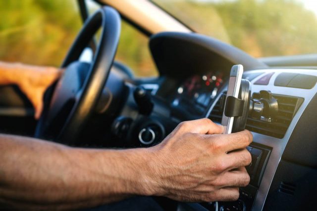 Motorista de aplicativo atropela passageiro após ele pedir para ligar o ar-condicionado