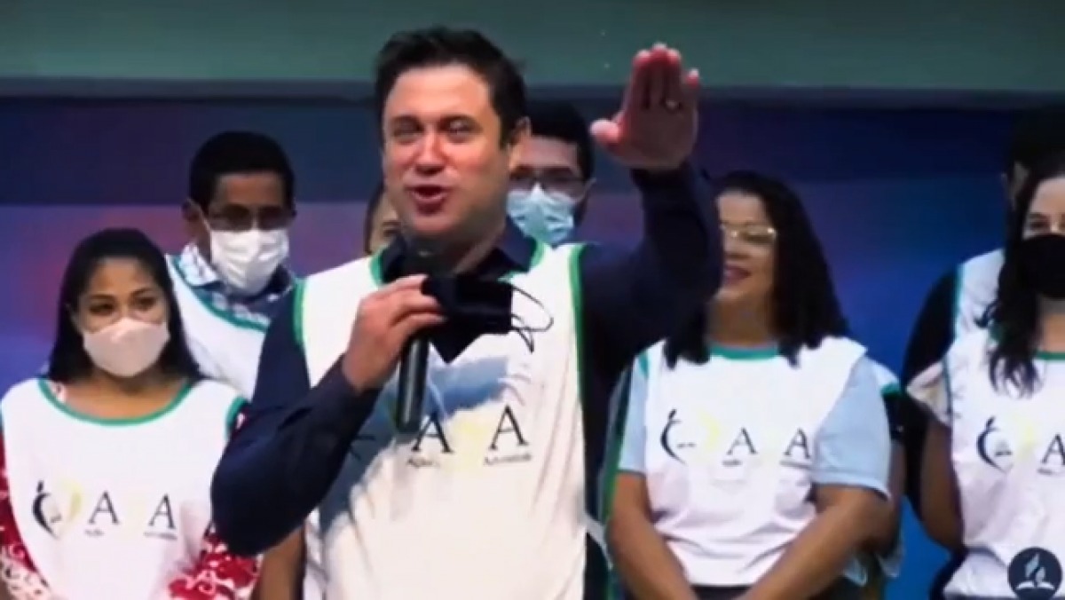 Pastor de Cuiabá ‘viraliza’ na internet ao fazer saudação nazista