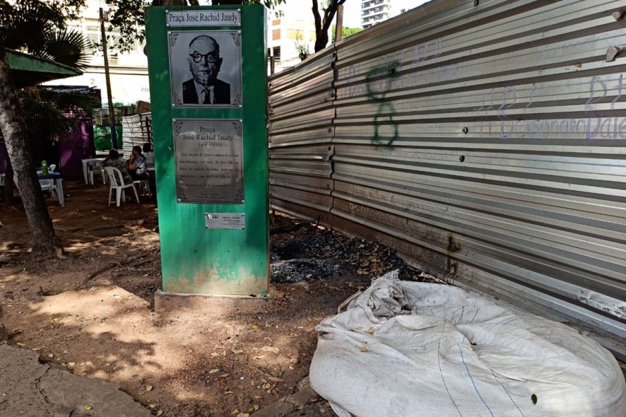 Patrulha expedição ; Mais uma obra tapume em Cuiabá