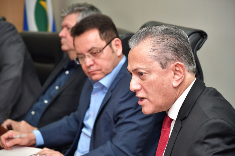 Perri volta atrás, se reúne com Botelho e decidem que decreto da intervenção passará pela AL