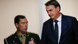 PF faz busca e apreensão em endereço de Bolsonaro e prende ex-ajudante de ordens Mauro Cid
