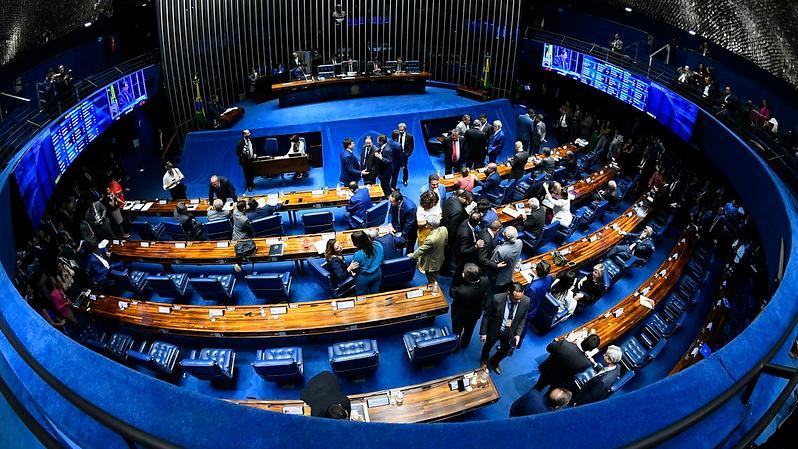 PL que tributa fundos no exterior e dos 'super-ricos' é aprovado no Senado