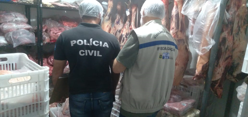 Polícia Civil e Vigilância Sanitária apreendem mais de 825 kg de carne imprópria para consumo em açougue da Capital