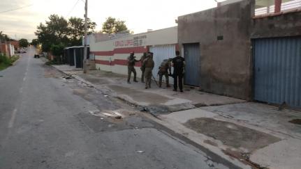 Policia cumpre mandados contra roubo de caminhonetes