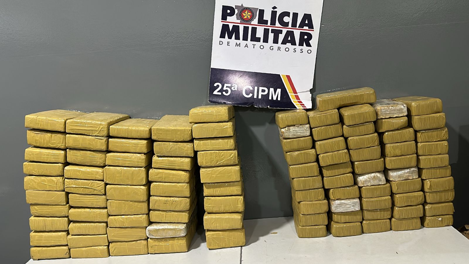 Polícia Militar apreende 100 kg de drogas e prende nove pessoas em flagrante em Várzea Grande