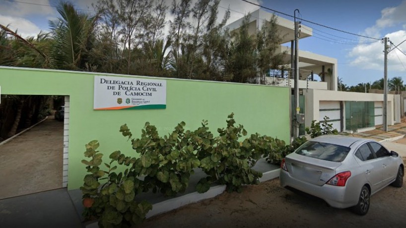 Policial civil mata quatro colegas de trabalho em delegacia, foge em viatura e depois se entrega