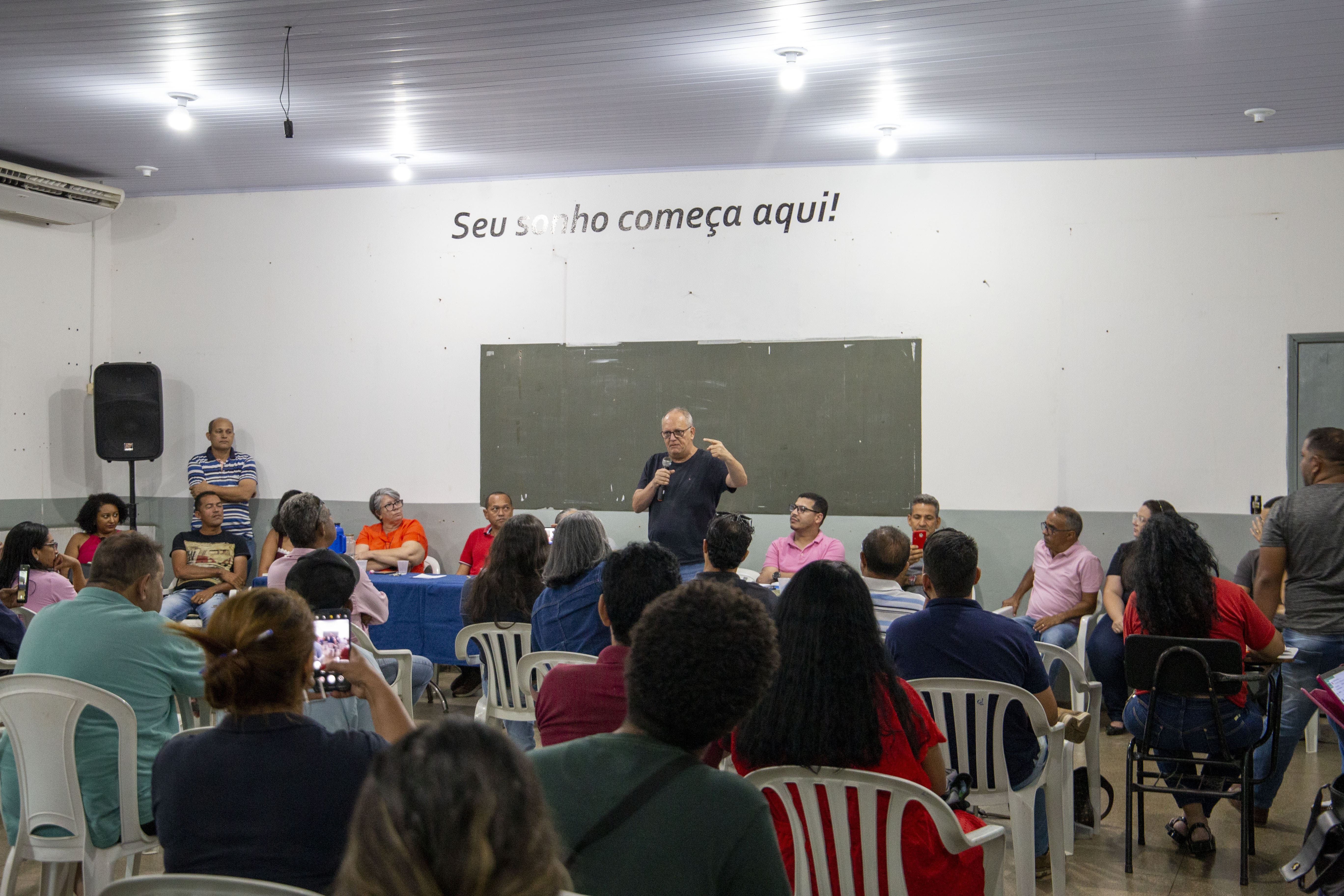 Prefeito  Zé do Pátio ouve demandas de presidentes de bairro