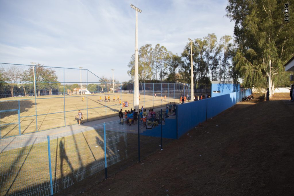 Prefeitura inaugura Miniestádio, UBS e entrega mais de 100 escrituras para moradores da Vila Mineira
