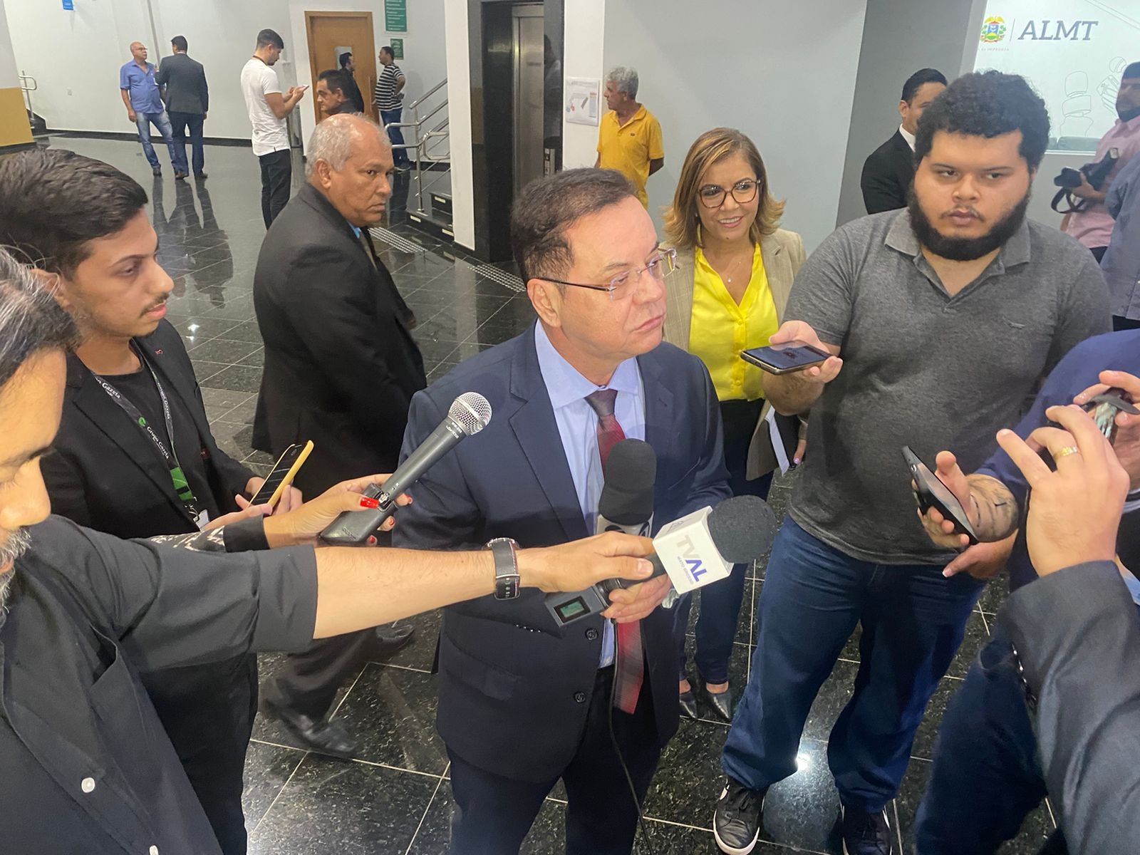 Presidente da AL manda motoristas romper cancelas na BR-163