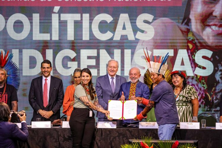 Presidente Lula Assina Decretos de Demarcação de Terras Indígenas em Cerimônia Histórica