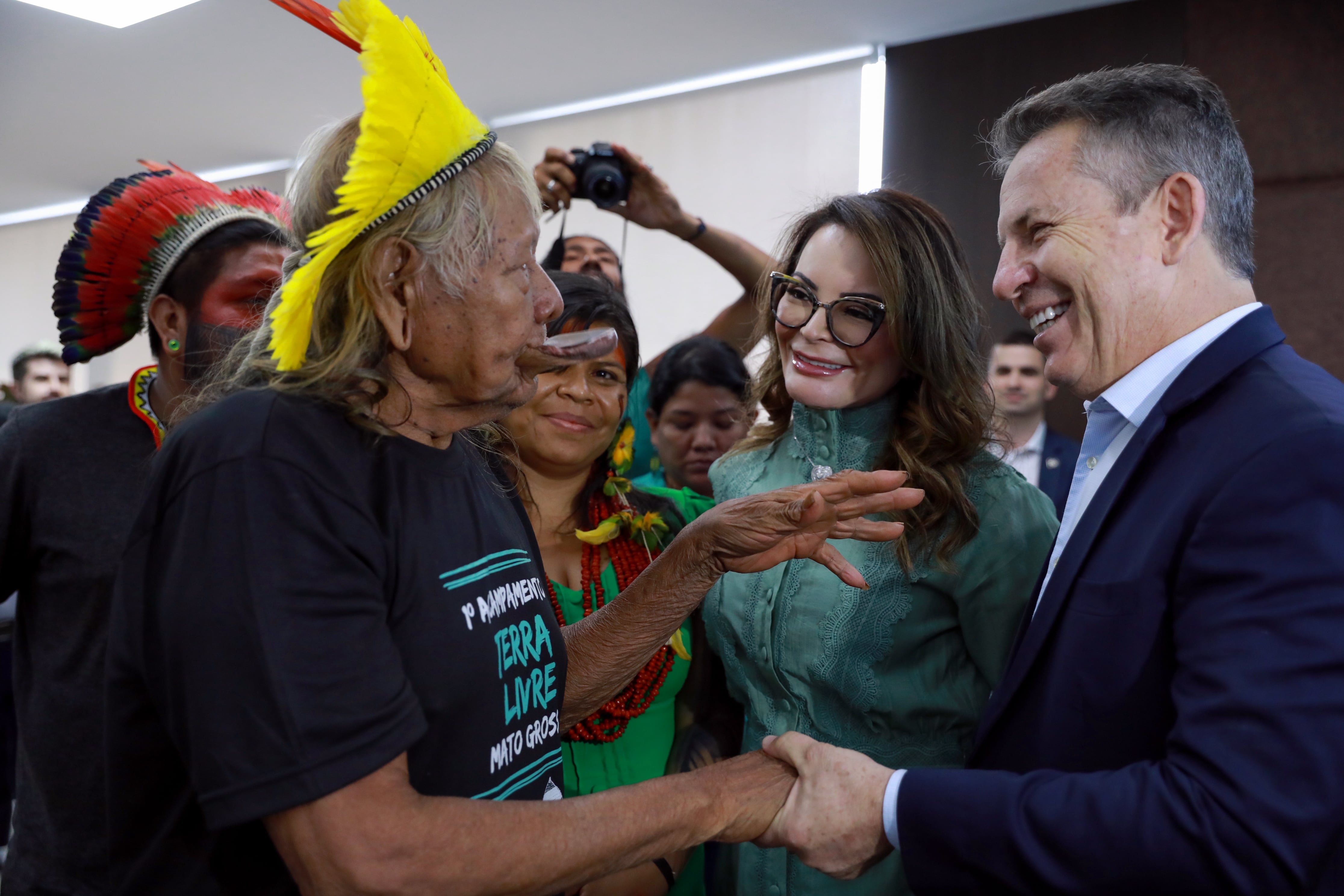 Primeira-dama de MT articula reunião com representantes de povos indígenas e Governo do Estado