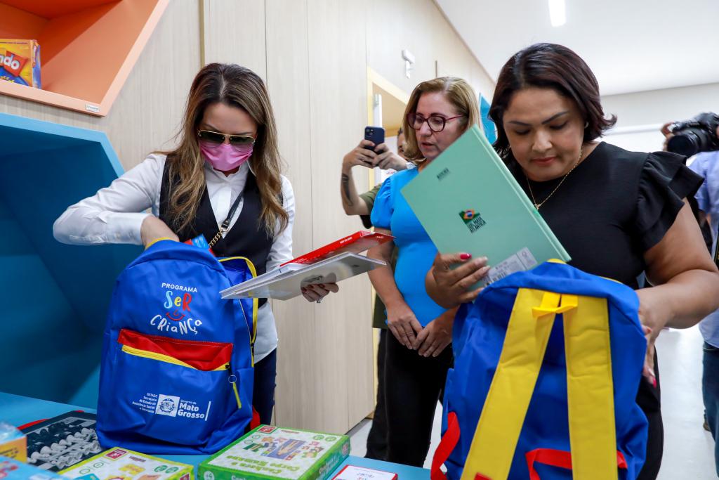 Primeira-dama de MT vistoria instalações do programa Ser Criança em Poconé