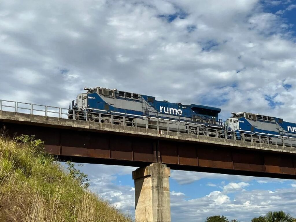 Primeiro viaduto da Ferrovia Estadual é concluído