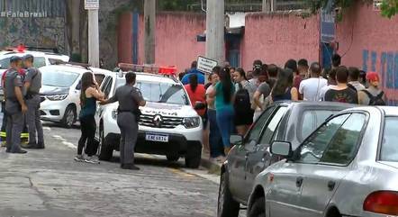 Professora morre após ser esfaqueada por aluno em escola de SP