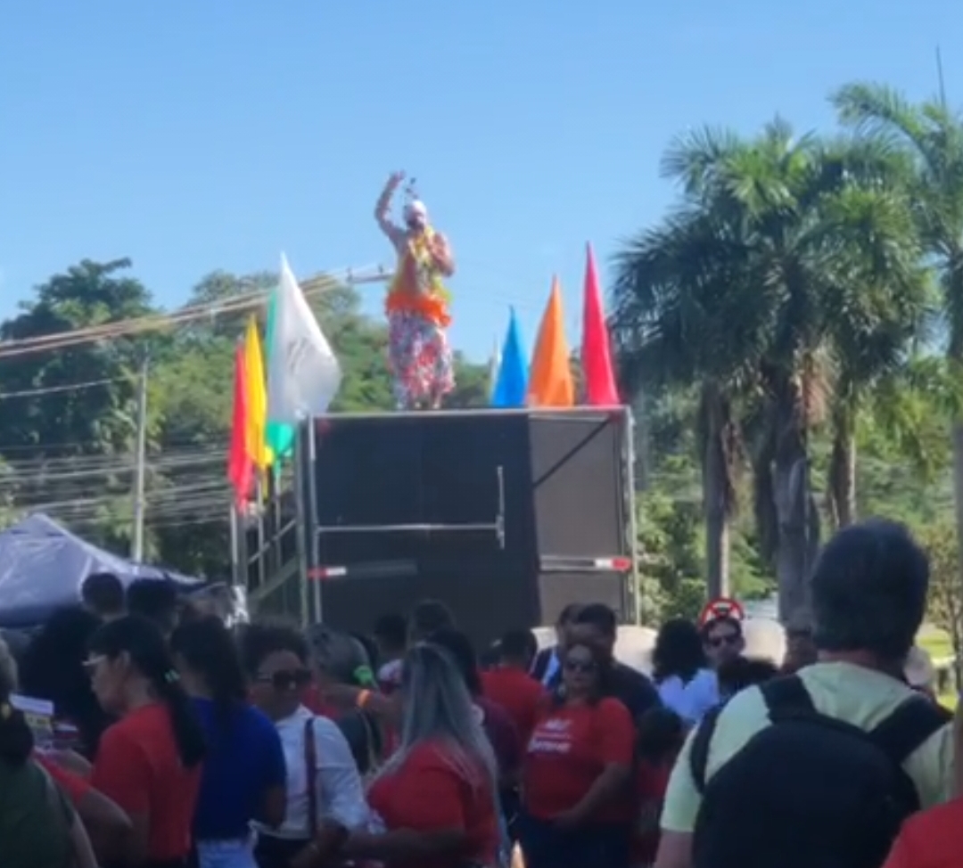 Protesto com "couver"de Ney Mato-Grosso