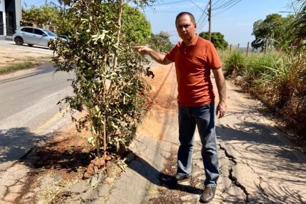 Protesto criativo contra descaso da Prefeitura