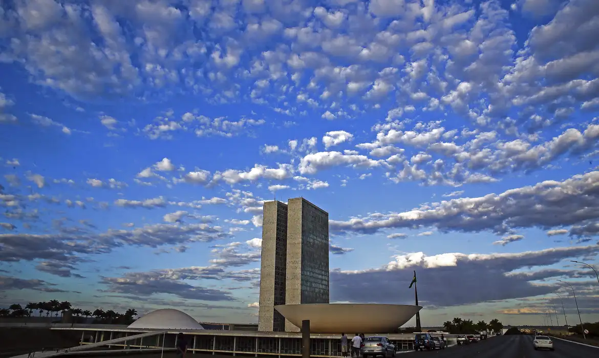 Quais são os poderes dos presidentes da Câmara e do Senado?