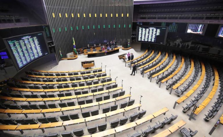 Quase metade dos deputados e senadores considera o governo Lula ruim ou péssimo