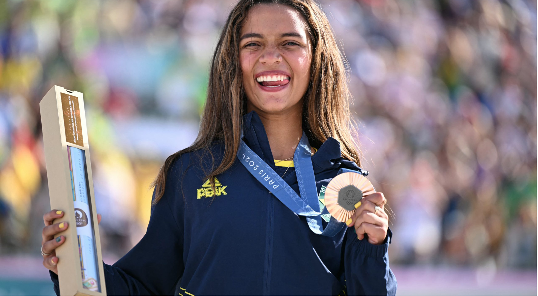 Rayssa Leal agradece apoio de celebridades e celebra medalha de bronze com meme viral