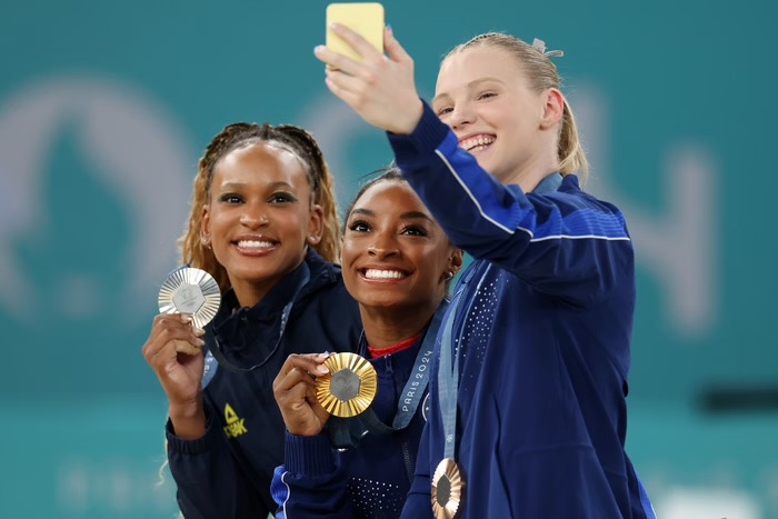 Rebeca Andrade segue fazendo história e leva prata no salto