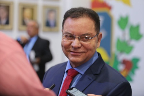 Republicanos e PSB acenam para Botelho em disputa ao Alencastro