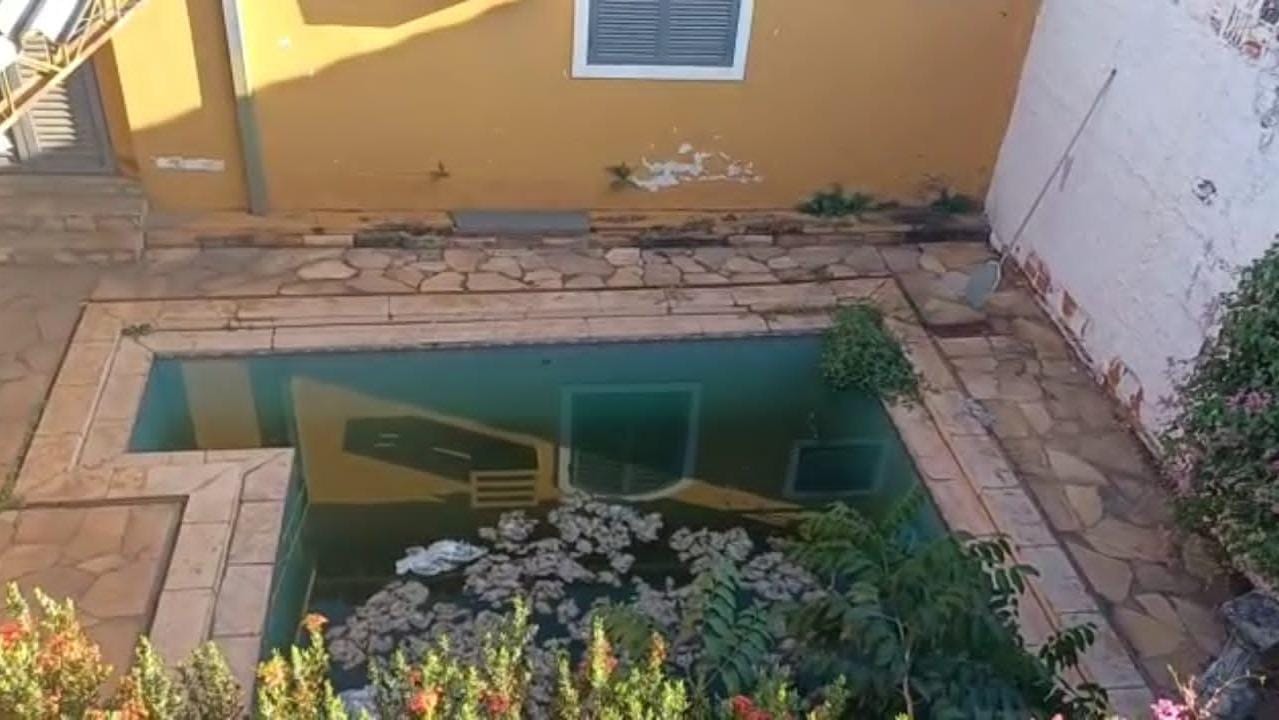 Residência abandonada vira foco do mosquito da dengue em bairro nobre de Cuiabá