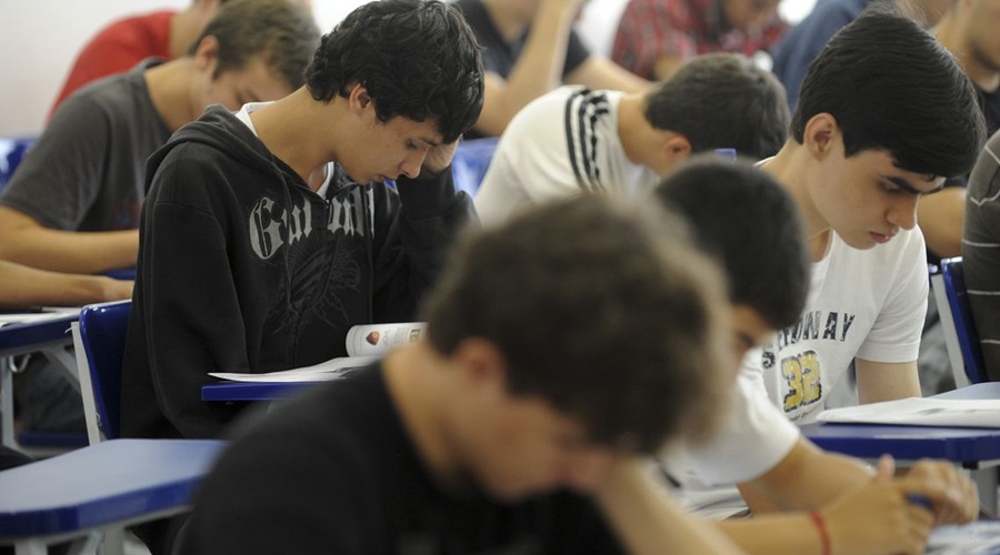 Secretários de Educação pedem aplicação do novo ensino médio em 2025