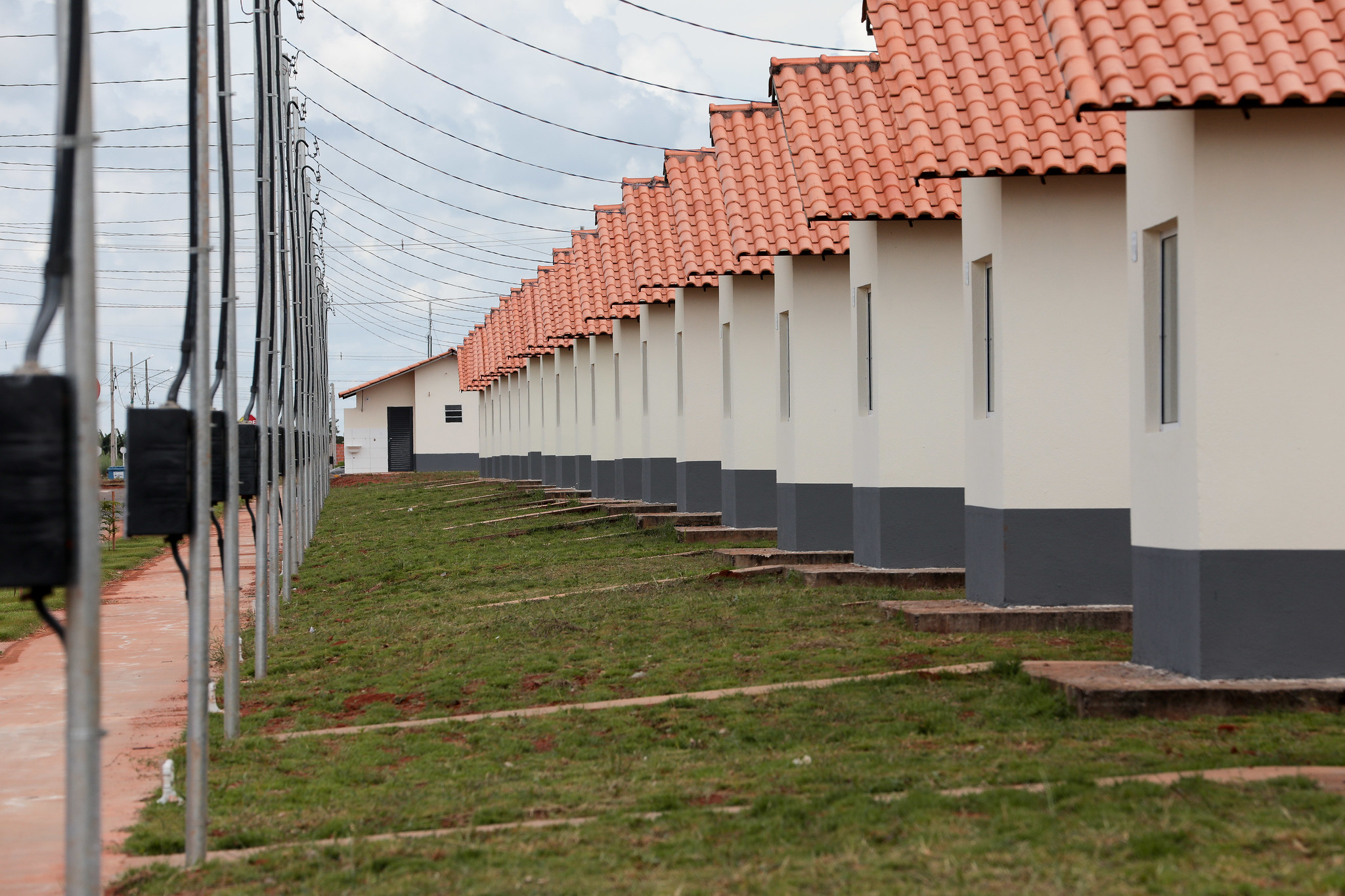 Seis municípios já começaram a construir casas do programa Ser Família Habitação